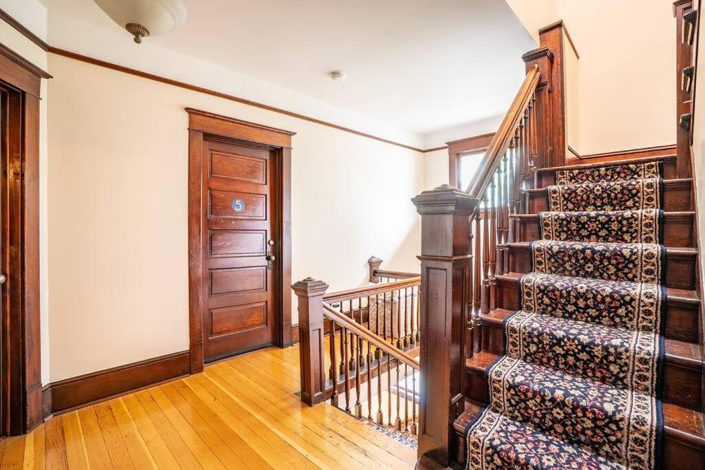 Charming 1Bd Suite In Capitol Hill - Foxglove Inn Сиэтл Экстерьер фото