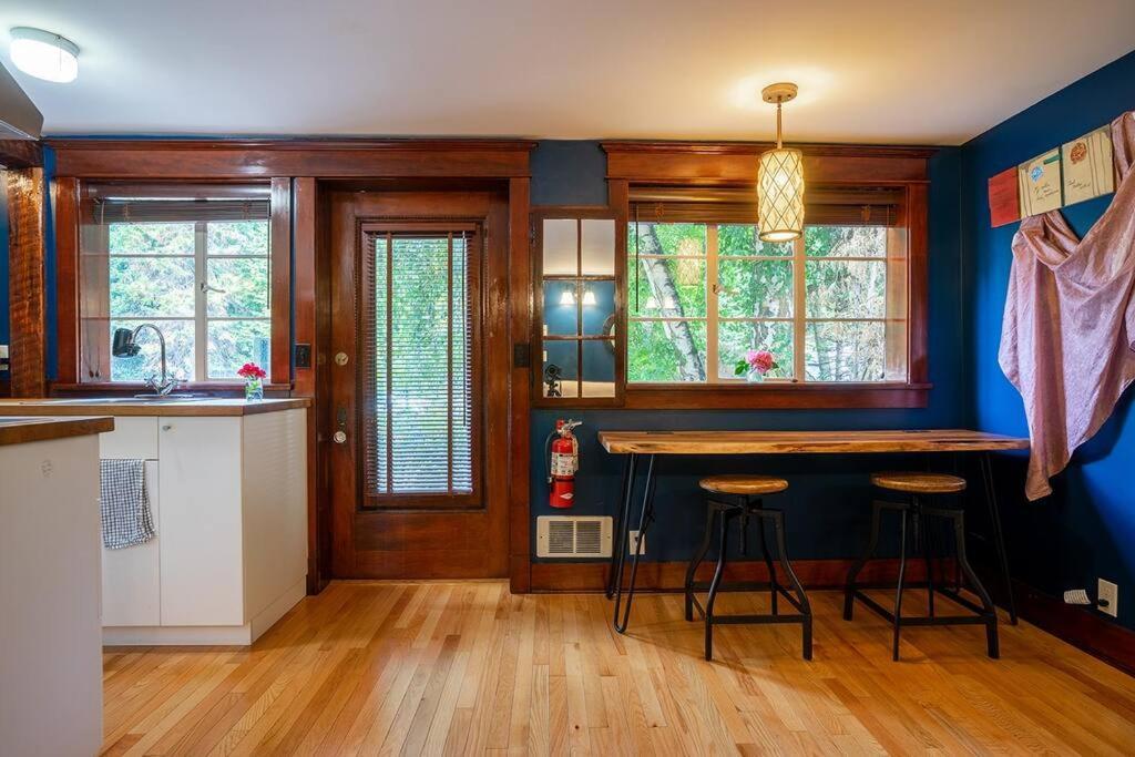 Charming 1Bd Suite In Capitol Hill - Foxglove Inn Сиэтл Экстерьер фото